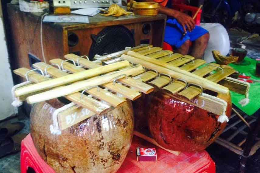 alat musik tradisional sulawesi barat calong