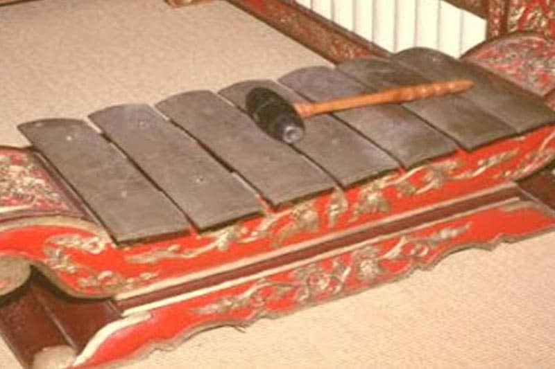 sejarah alat musik demung